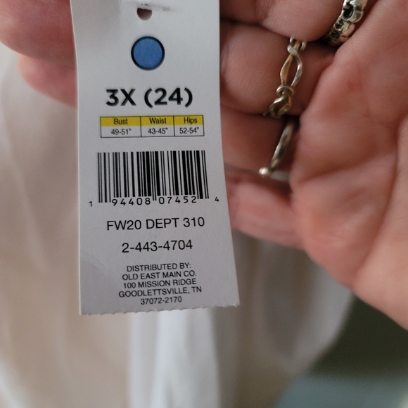 Long sleeve white tee ♡ - Picture 3 of 3